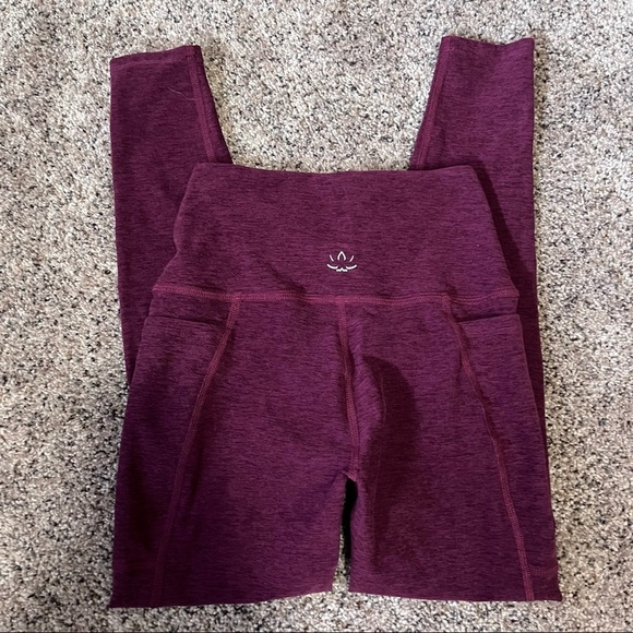 Beyond Yoga x Peloton Burgundy Leggings Size Small - Picture 4 of 8